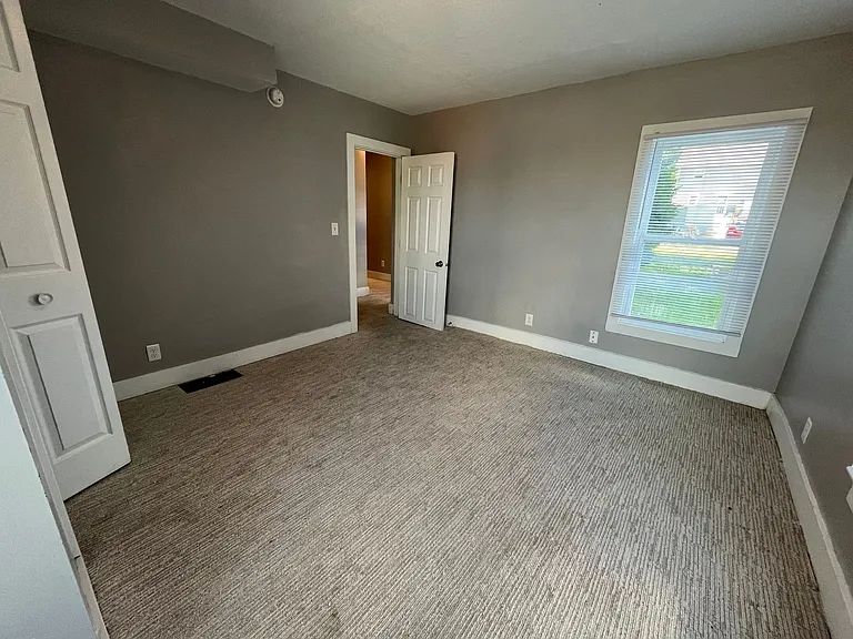 818 Charlotte St — Photo 9