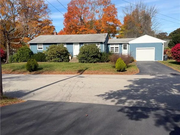 6 Centre St, Coventry, RI 02816