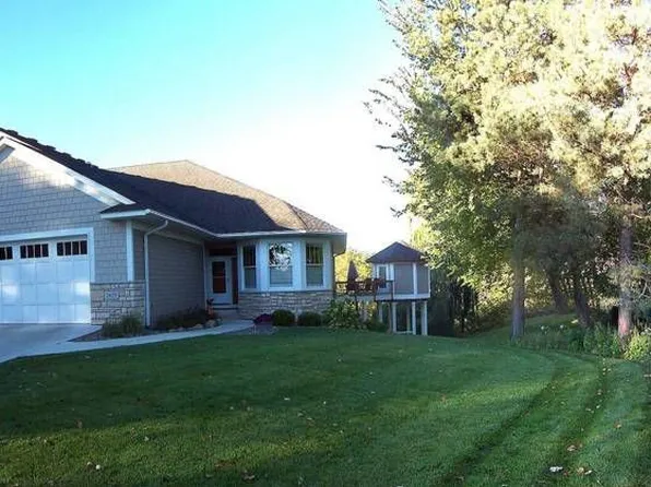 2629 Nature View Ct N, Roseville, MN 55113