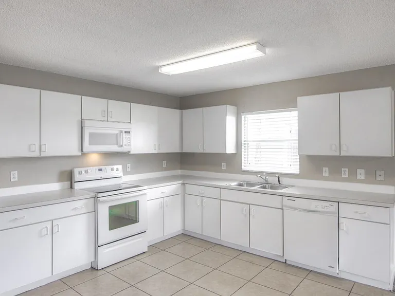 12916 Los Alamitos Court — Photo 5