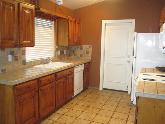 4th image of 3420 E Menadota Dr