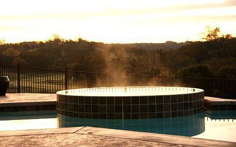 Vanishing edge spa with views!