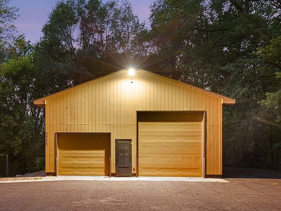 3rd image of 2725 Nelson Rd