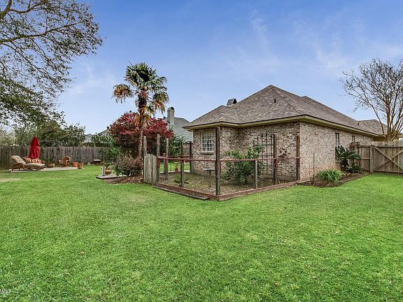 2nd image of 204 Country Hollow Ln