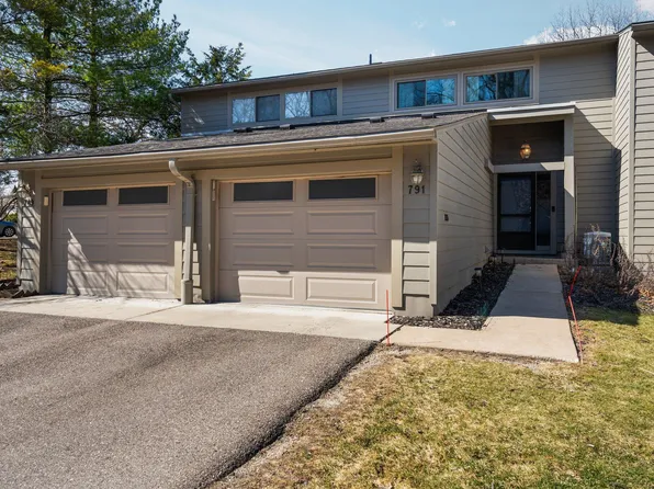 791 Skynob Dr, Ann Arbor, MI 48105