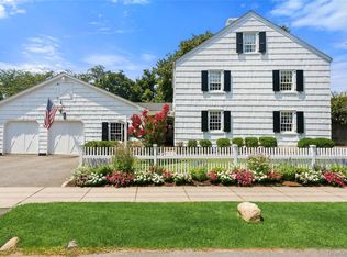 211 Berry Hill Rd, Syosset, NY 11791