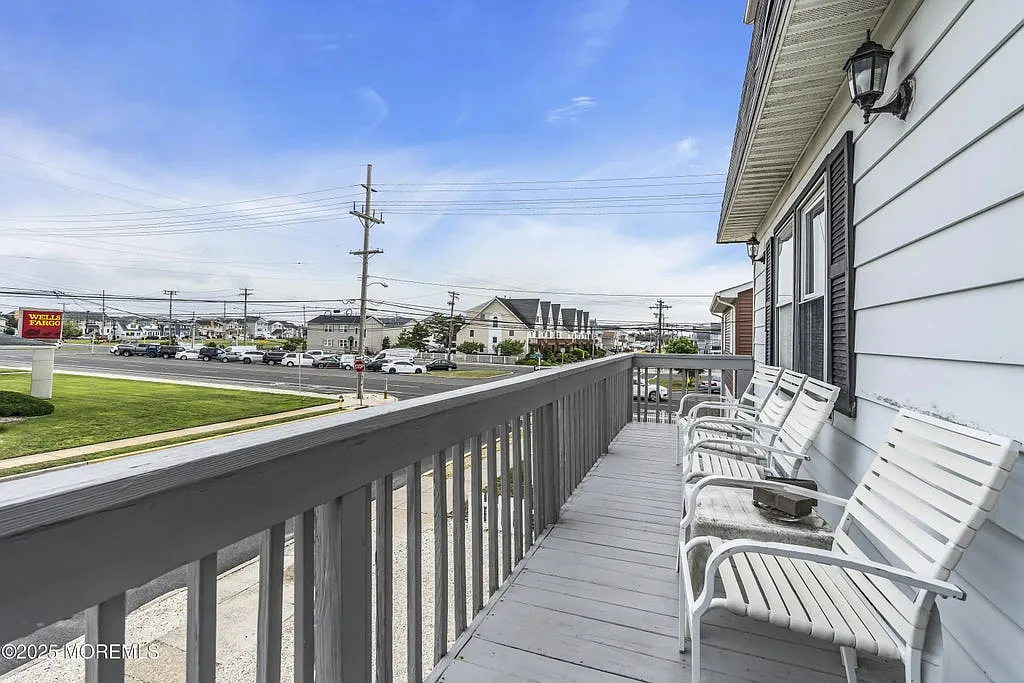 3 bed, $2,100 — Photo 2