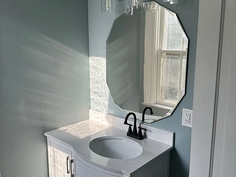 413 E Illinois Ave — Photo 8