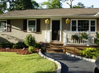 140 Shelby Ave, Holbrook, NY 11741