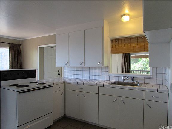 5th image of 3565 Oak Dr