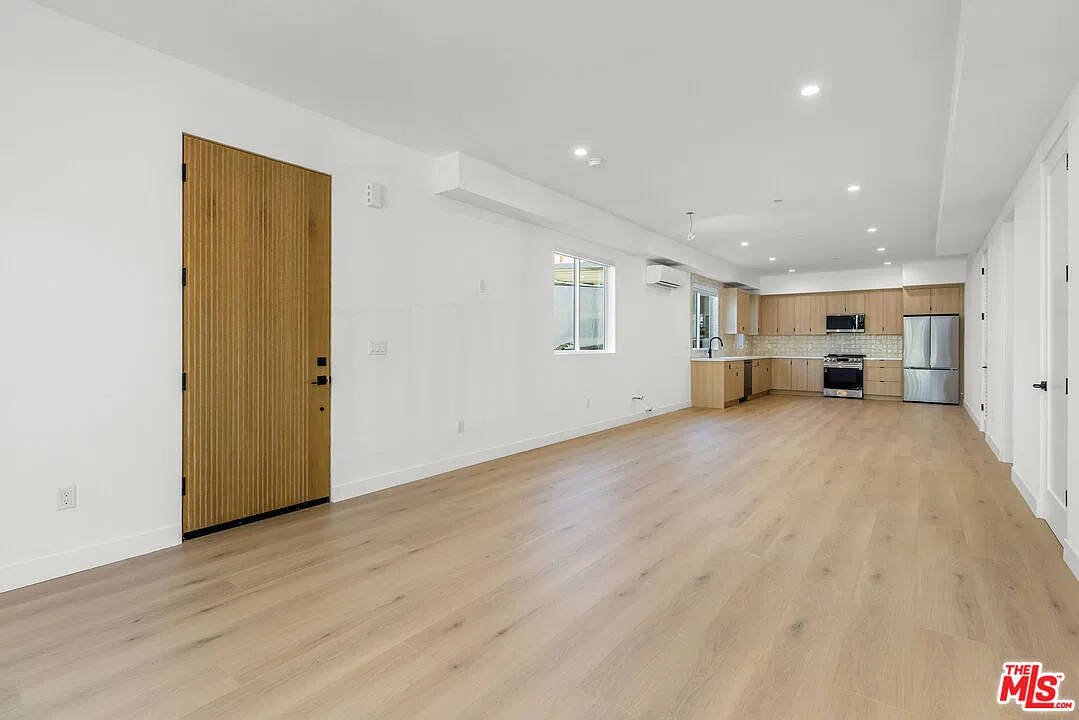 Studio, 1.0 bath, 726 sqft, $2,500 — Photo 4