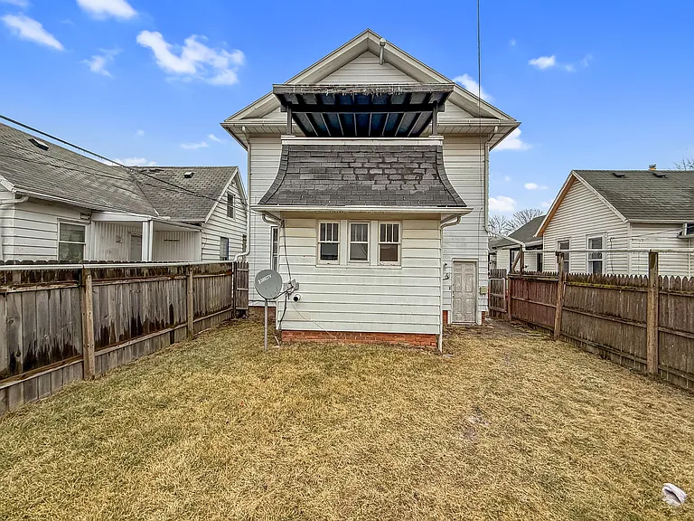 908 Forsythe St — Photo 14