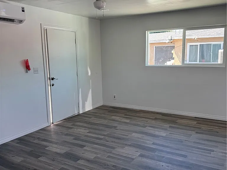 1124 Ramona Ave — Photo 4
