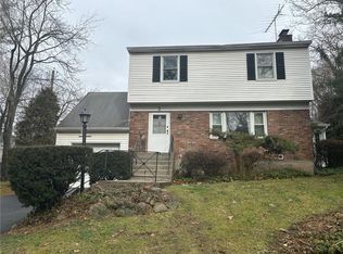 2 Burnsdale Ave, Valhalla, NY 10595