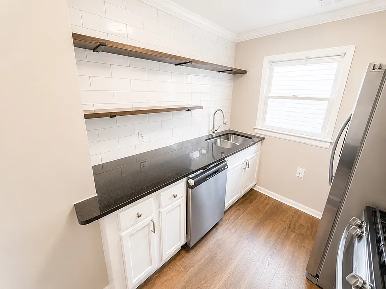 820 Berkeley Ave NW #A — Photo 3