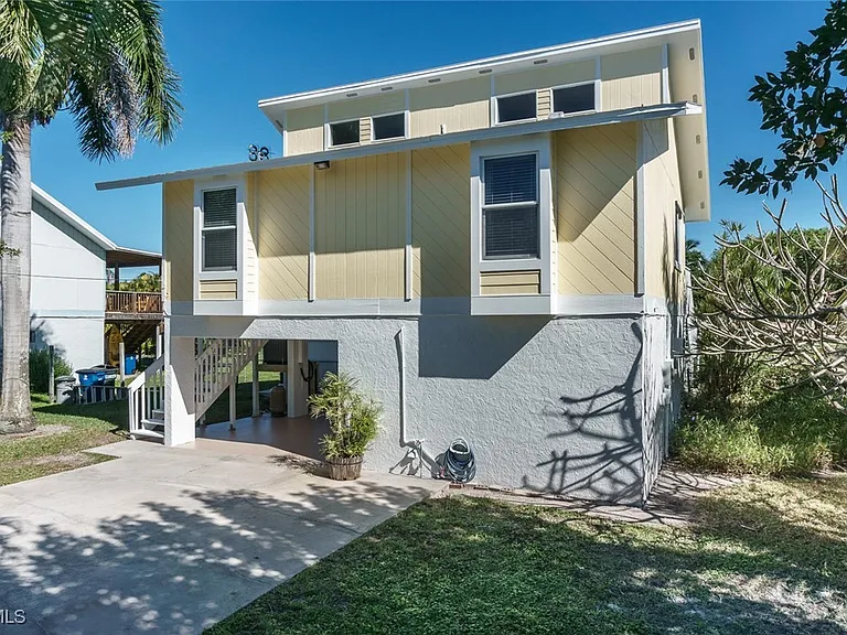 140 Estrellita Dr — Photo 12