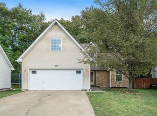 607 Silver Hill Dr, Bonner Springs, KS 66012