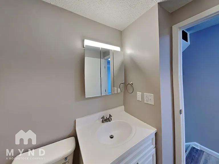 2270 Cardston Dr — Photo 16