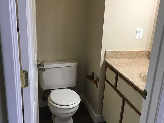 4th image of 2584 Greenwood Ln APT 10
