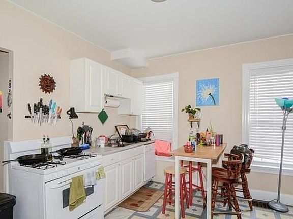 Dine in kitchen. New tile floors installed since picture taken