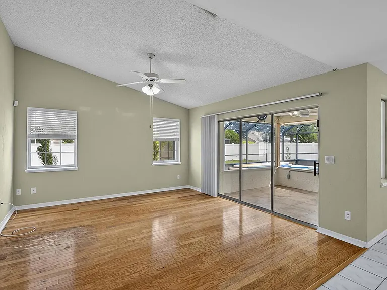 77 Folcroft Ln — Photo 21