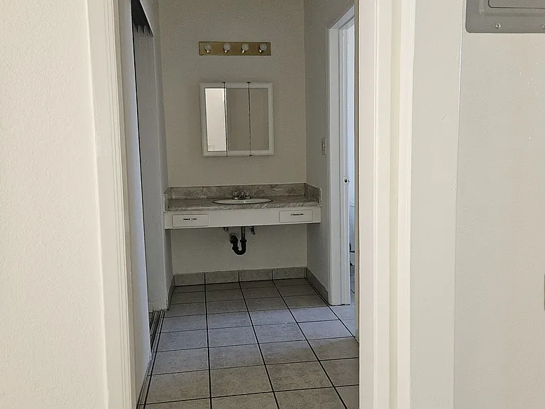 7636 Owensmouth — Photo 28