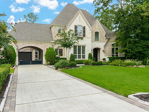 2nd image of 110 N Silver Manor Cir