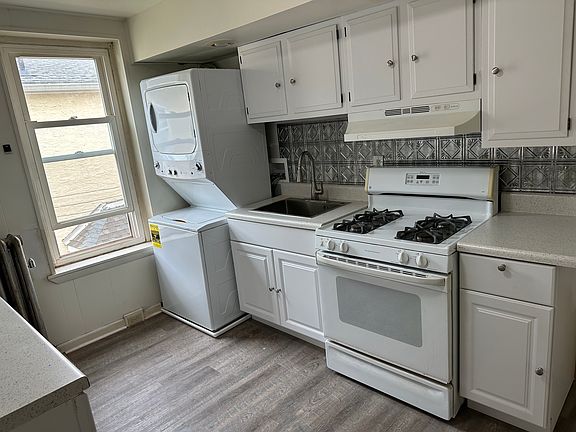 Kitchen with stacked washer and dryer
