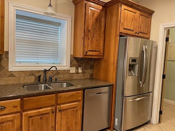 5th image of 242 Passendale Ln