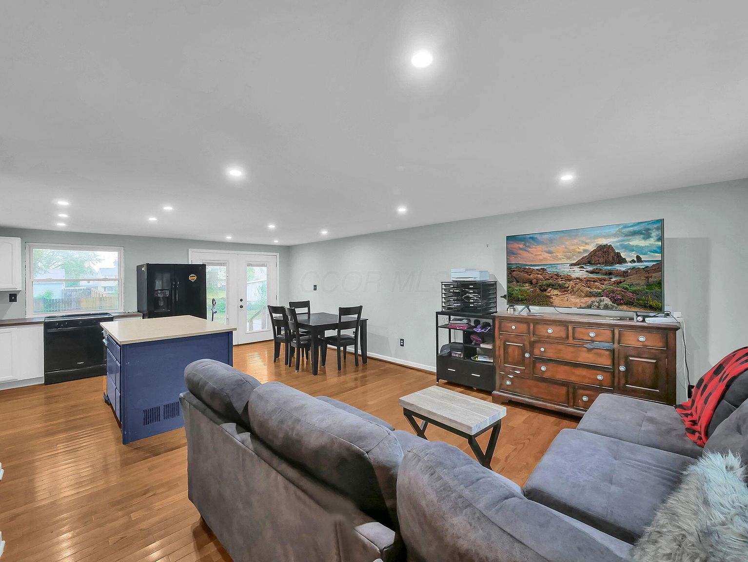 Listing photo 3 for 2272 Topaz Dr