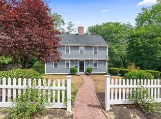 2 Queen Anne Ln, Hingham, MA 02043