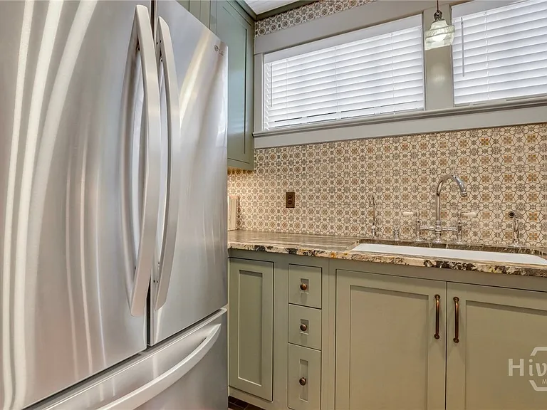 410 1/2 E Victory Dr #CARRIAGE HOUSE — Photo 12