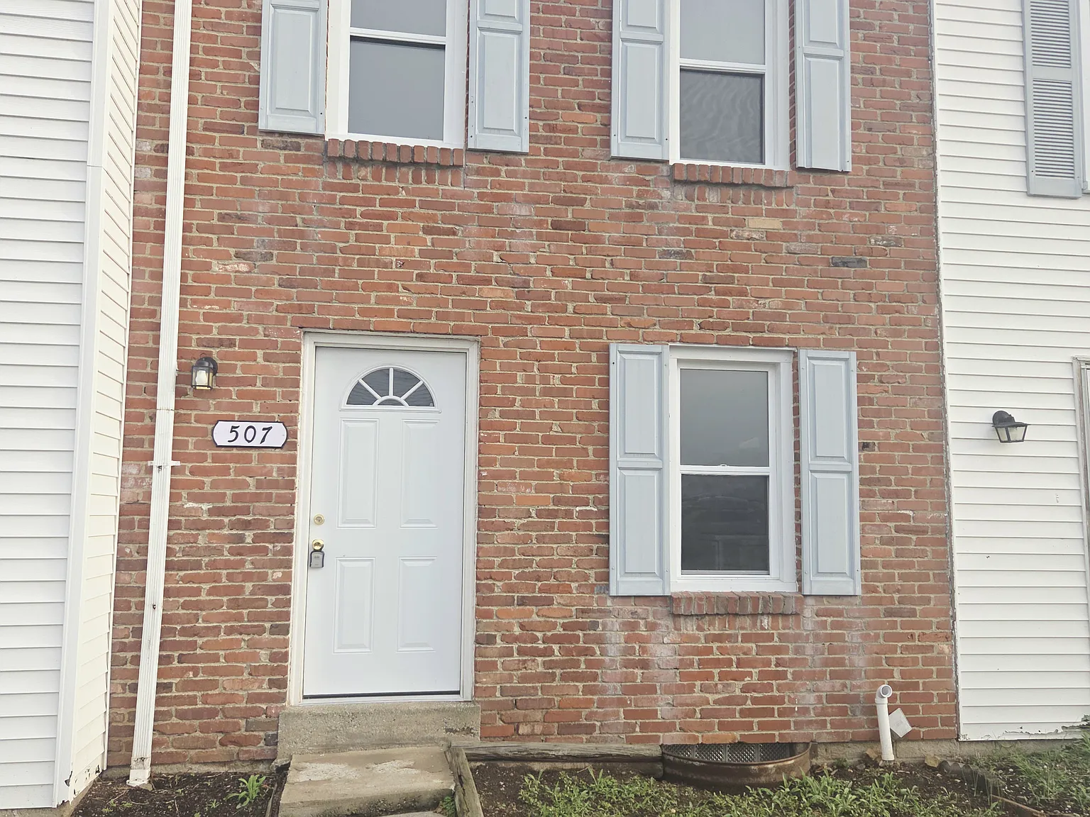2 bed, 1.5 bath, 1460 sqft, $1,275 — Photo 2
