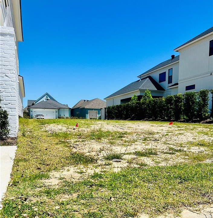2nd image of 568 Bocage Ct
