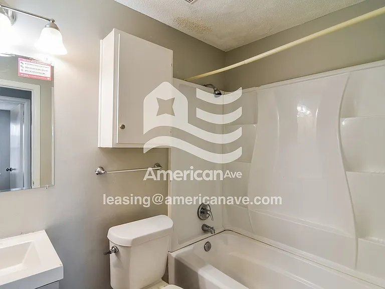 410997_013_bathroom_14306889.jpg