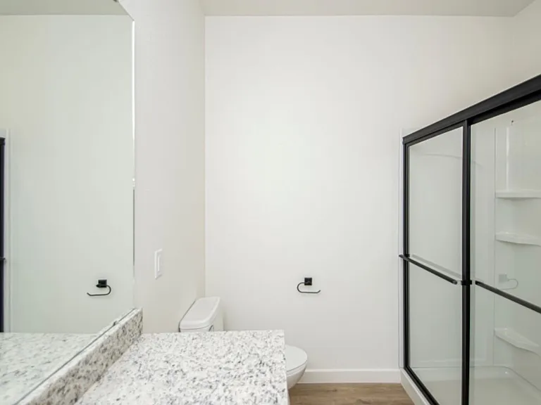 304 SW 4th St — Photo 9