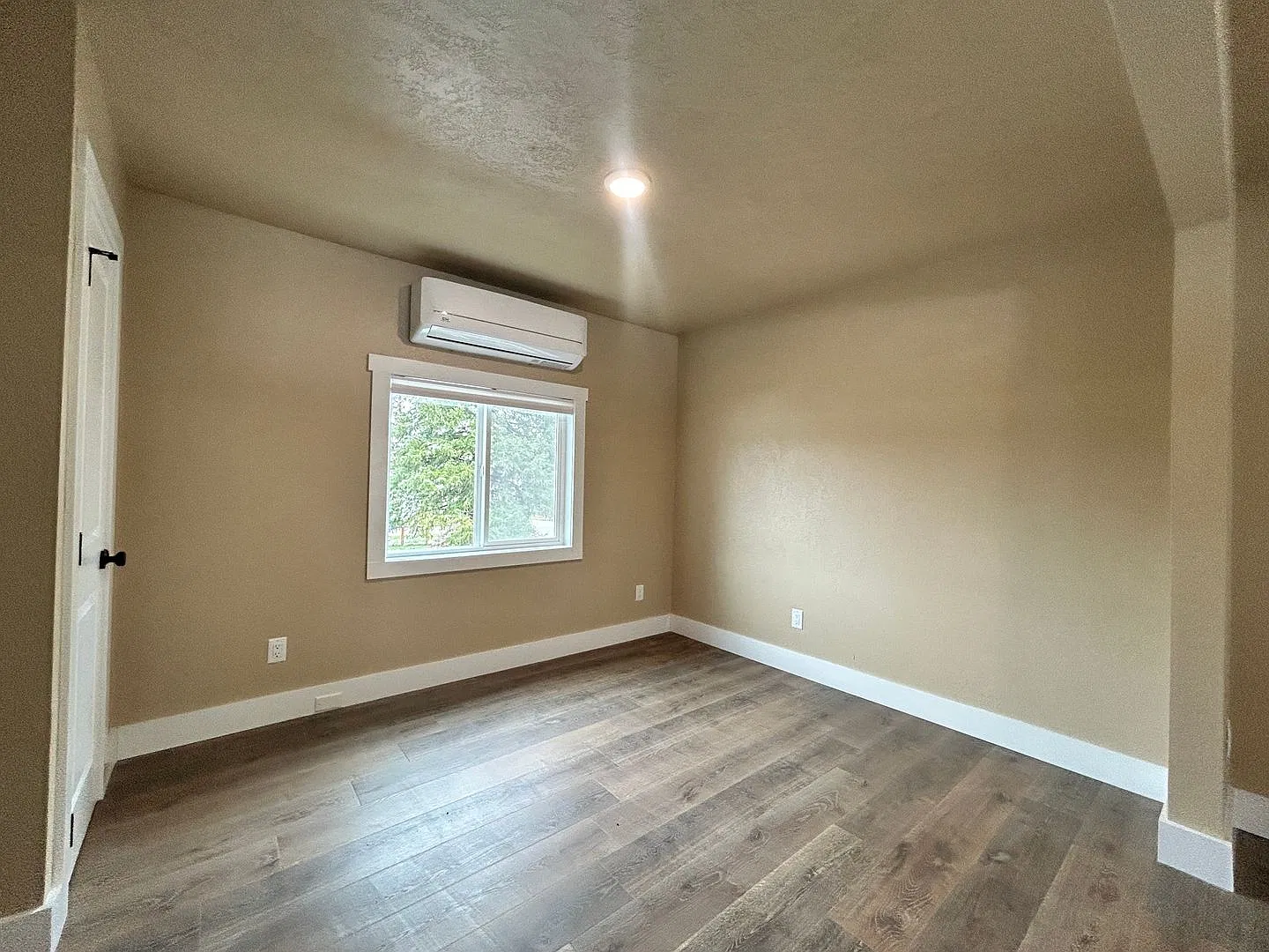 105 S. Clifton Street — Photo 4