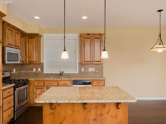 5th image of 4602 NE 93rd St