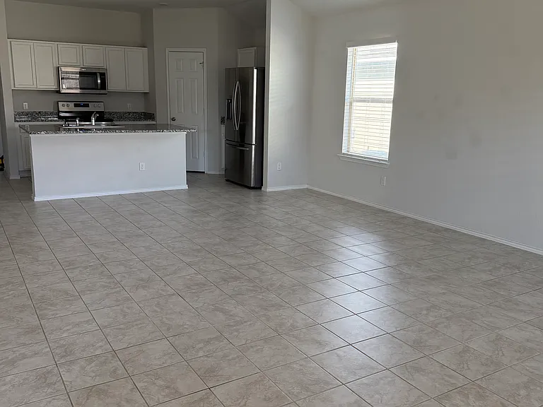 712 Taggart Trl — Photo 5