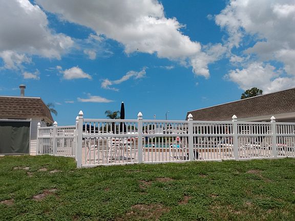 5th image of 2505 E Bay Dr #142
