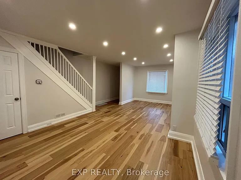 342 Eglinton Ave E — Photo 8