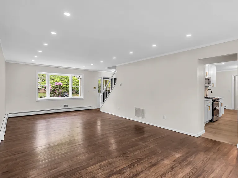 321 Marc Dr — Photo 17