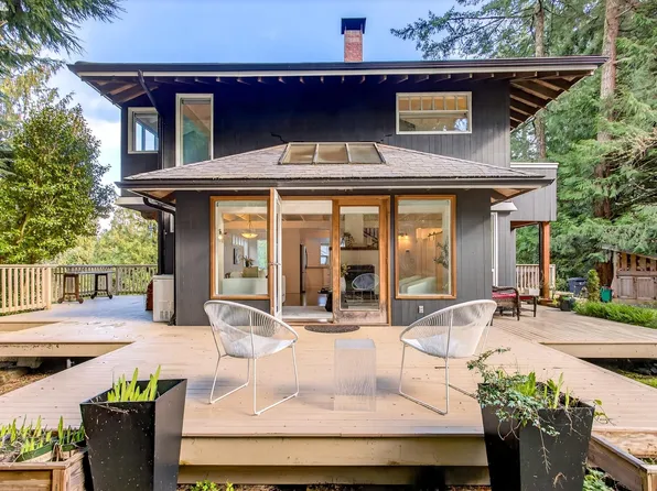 1255 Deer Walk, Bowen Island, BC V0N 1G1