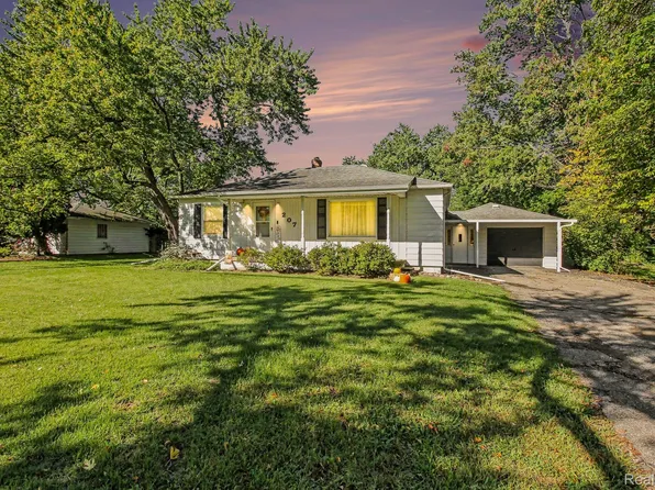 207 N Elms Rd, Flushing, MI 48433