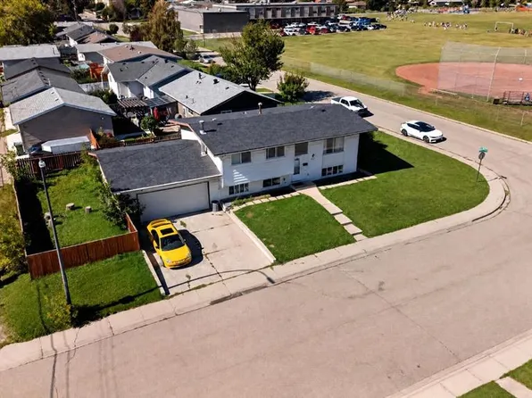 4843 E 7th Ave SE, Calgary, AB T2A 0A3
