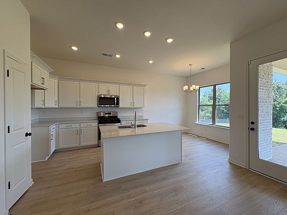 Kitchen and Breakfast