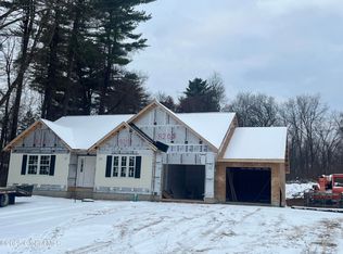 66 Cemetery Rd, Halfmoon, NY 12065