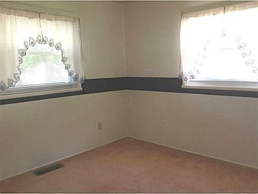 4th image of 2366 Saratoga Dr