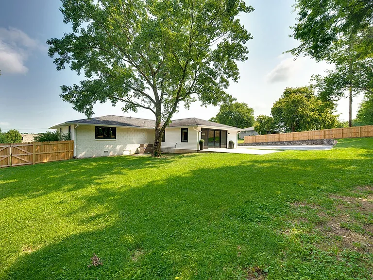 1205 Saint Marys Ln — Photo 32