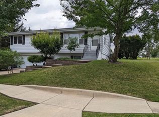 128 La Salle Dr SW, Cedar Rapids, IA 52404